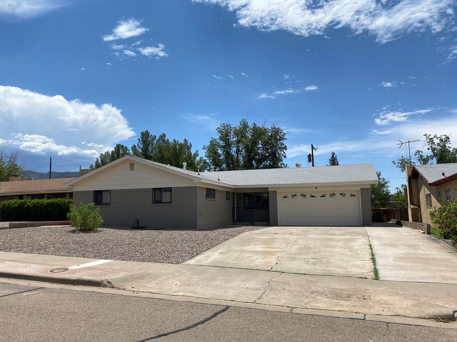 Fully Remodeled Three bedroom home near Holloman AFB